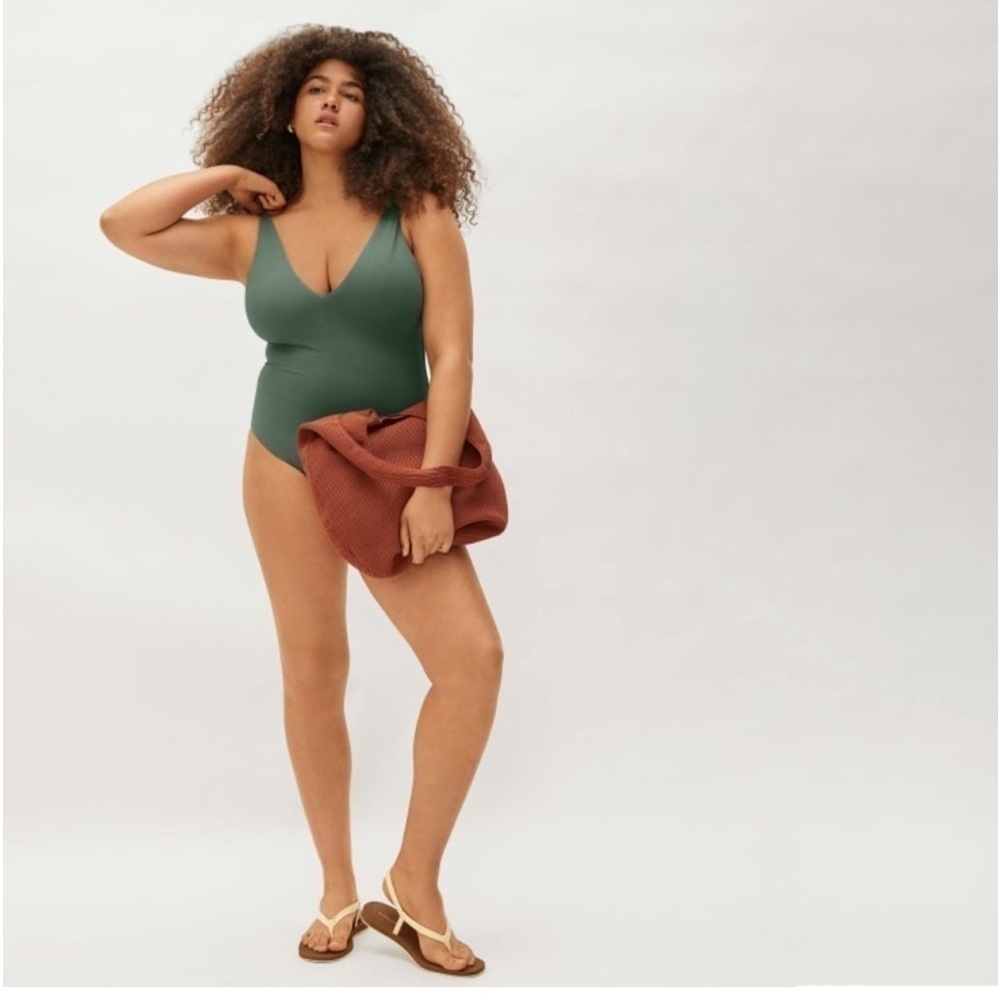 Everlane The V-Neck One-Piece Swimsuit NWOT